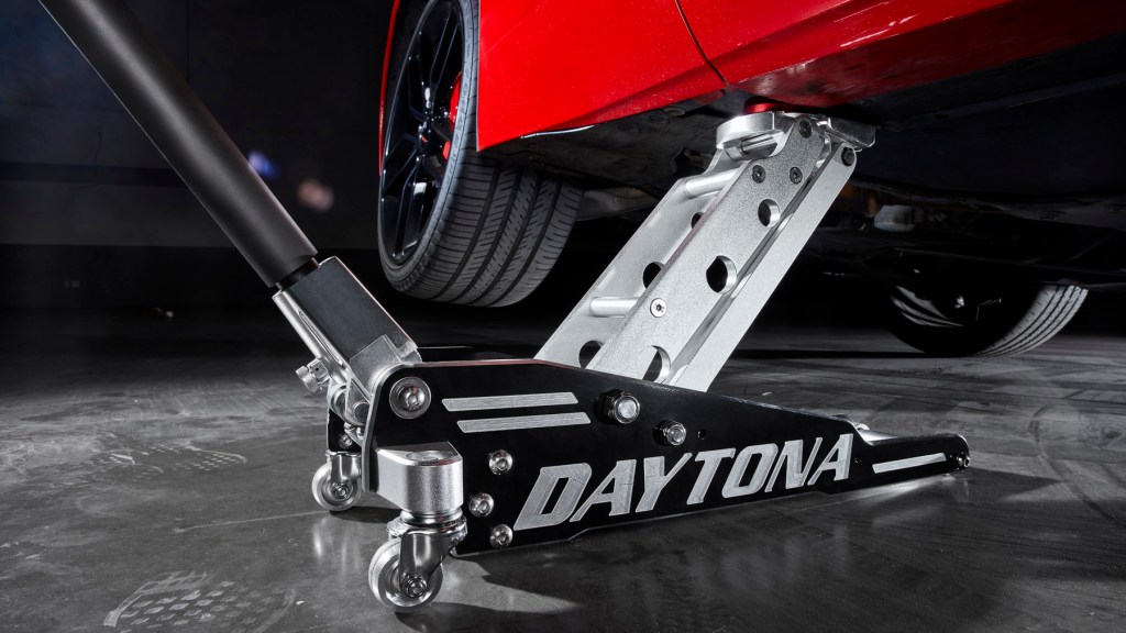 DAYTONA™ ADDS ULTRALOW PROFILE HIGHPERFORMANCE RACING JACK TO ITS PRO
