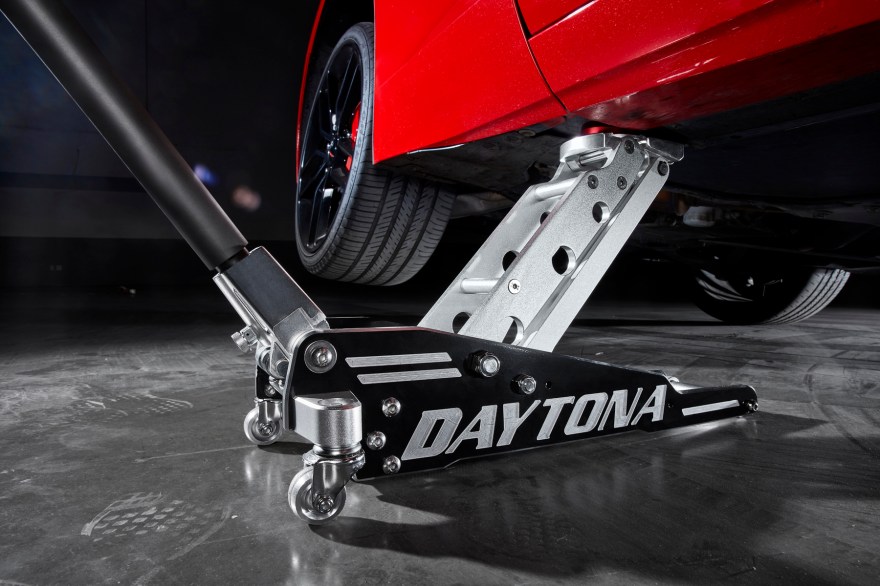 DAYTONA™ ADDS ULTRALOW PROFILE HIGHPERFORMANCE RACING JACK TO ITS PRO